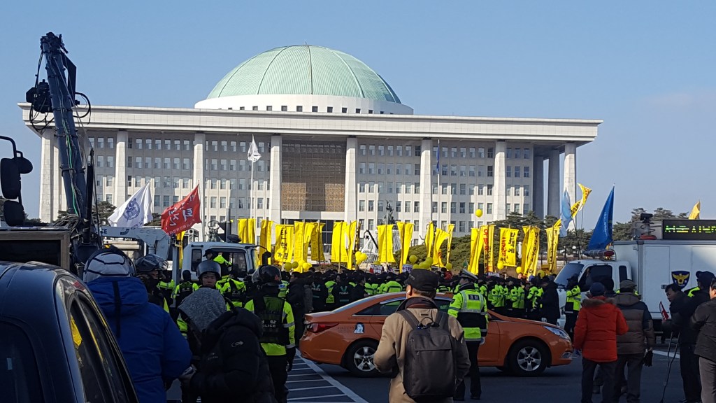 잠긴 글: 탄핵의 날, 역사의&nbsp;현장에서