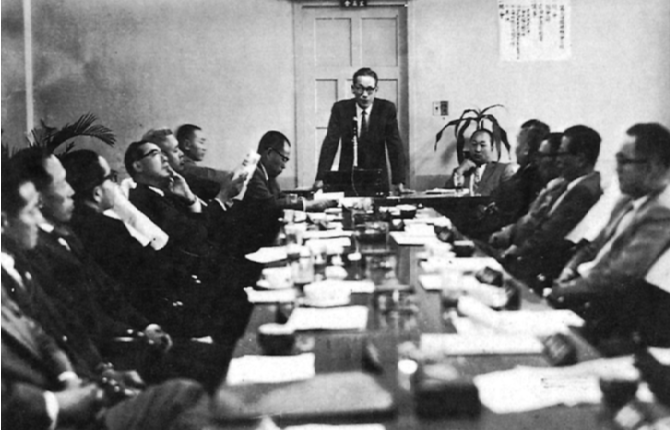 잠긴 글: 덜컹거리는 통치&nbsp;기계