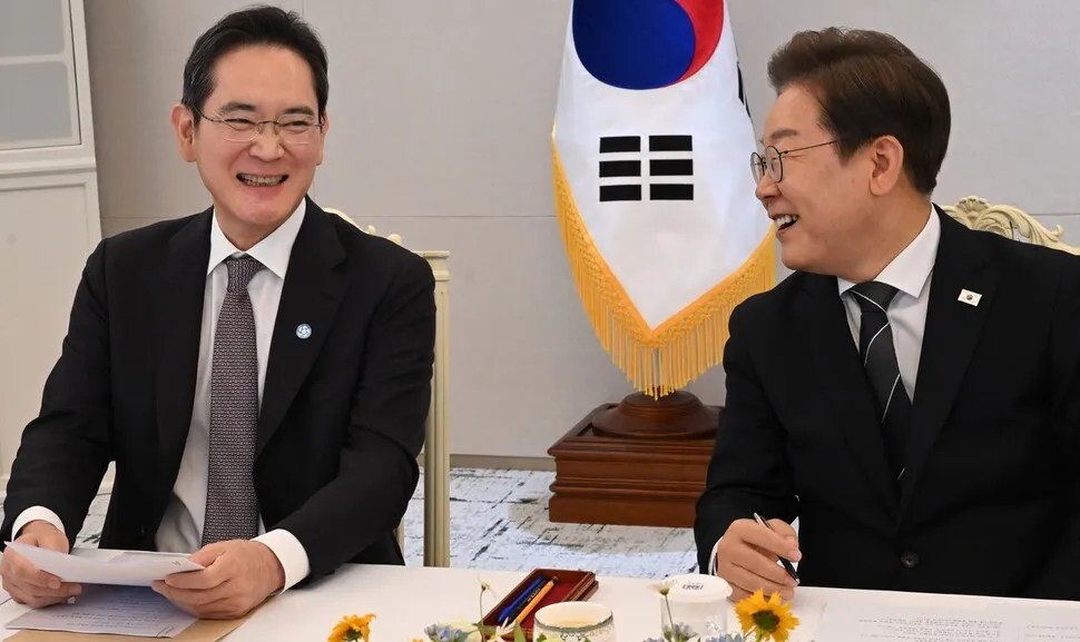 잠긴 글: 경제와 정치의 지하 감정&nbsp;통로