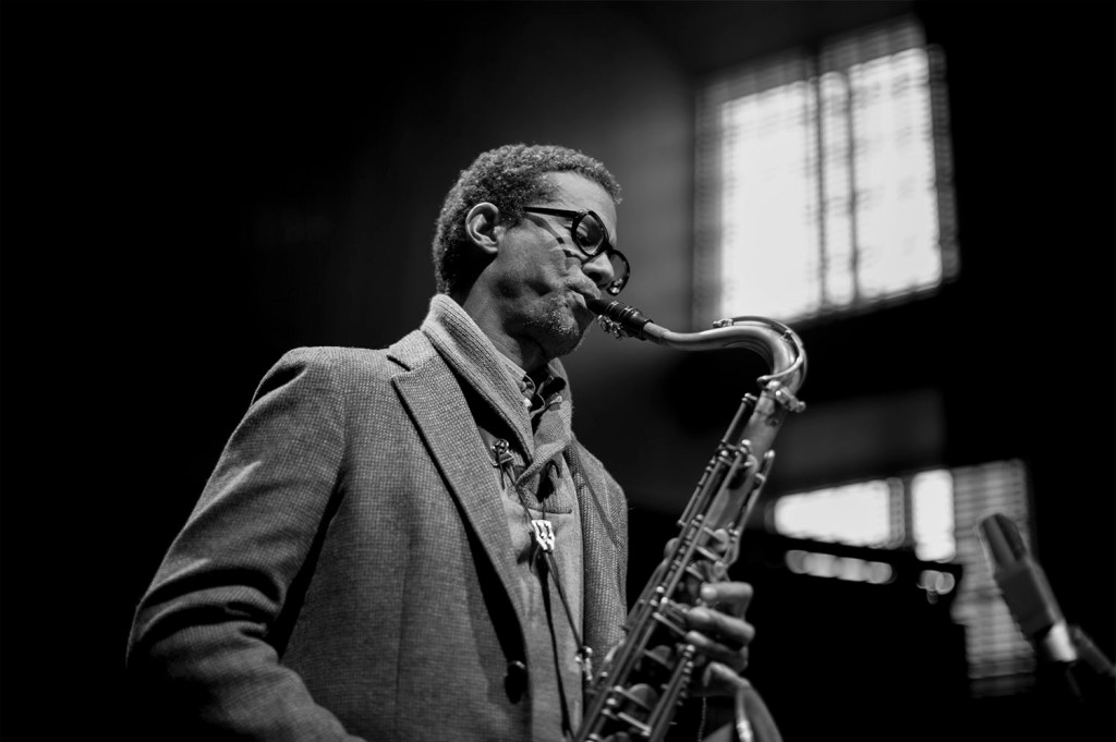 마크 터너, 『We Raise Them to Lift Their&nbsp;Heads』(2025)